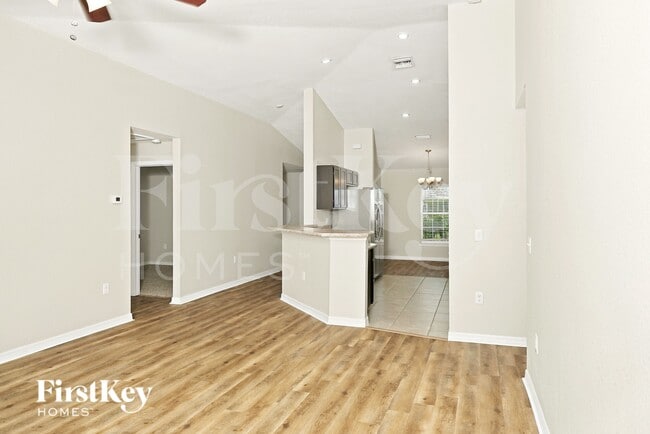 Building Photo - 4611 Belladonna Ave