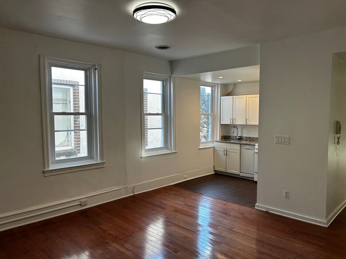 Primary Photo - Newly Renovated 2 Bedroom 1 Bath -- Fabric...