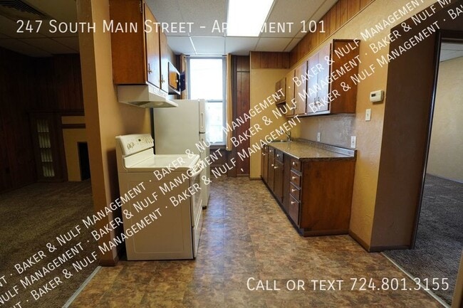 Building Photo - First Floor Apartment in Downtown Greensburg!