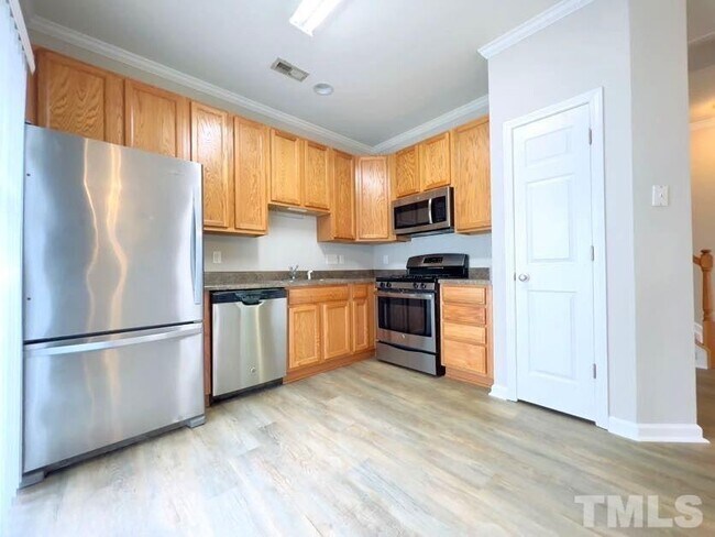 Foto del edificio - End Unit Townhome for Rent