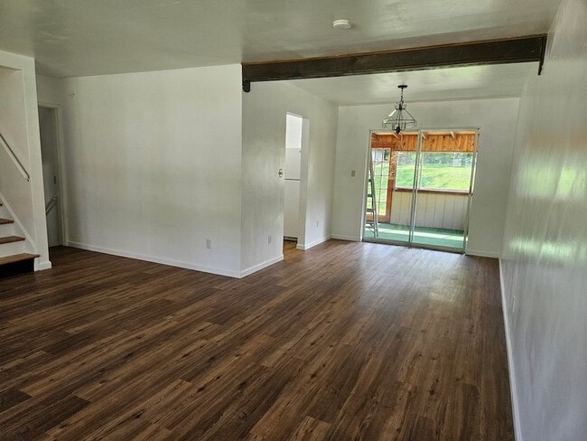 Foto del edificio - 677 Peach Tree Ln