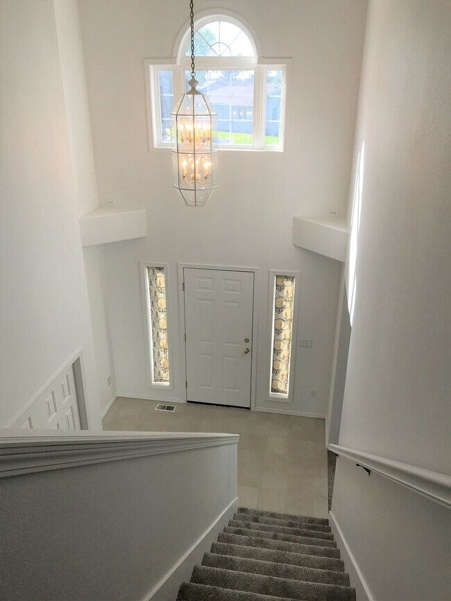 Foyer - 302 W Canyon Lakes Dr