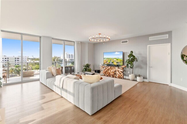 Building Photo - 17301 Biscayne Blvd