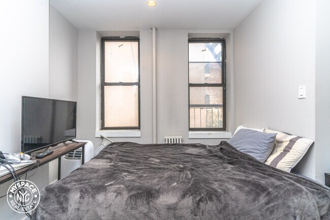 Building Photo - 222 Bushwick Ave