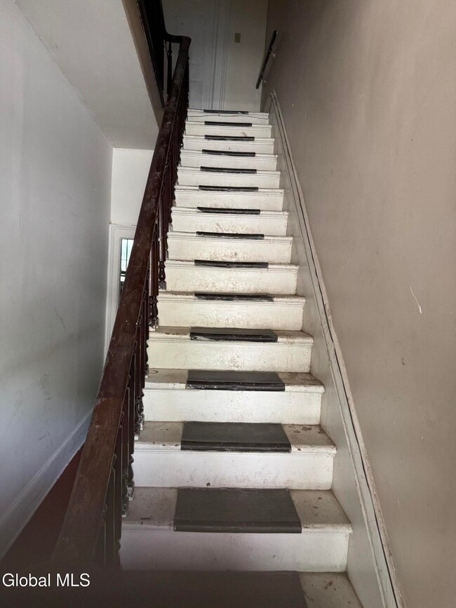 Building Photo - 305 2nd St