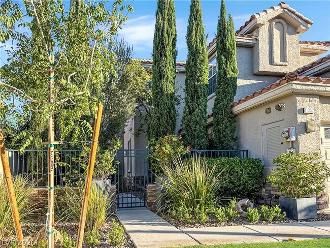 Foto del edificio - 1352 Fox Acres Dr