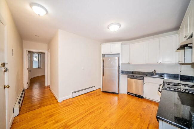 Building Photo - 1728 Beacon St