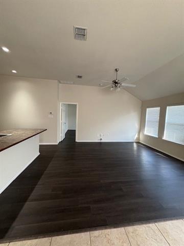 Foto del edificio - 400 Angler Dr