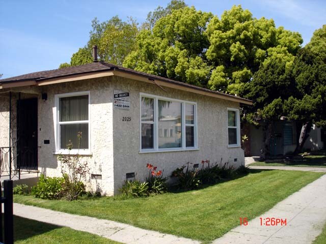 Building Photo - 2025 Locust Ave