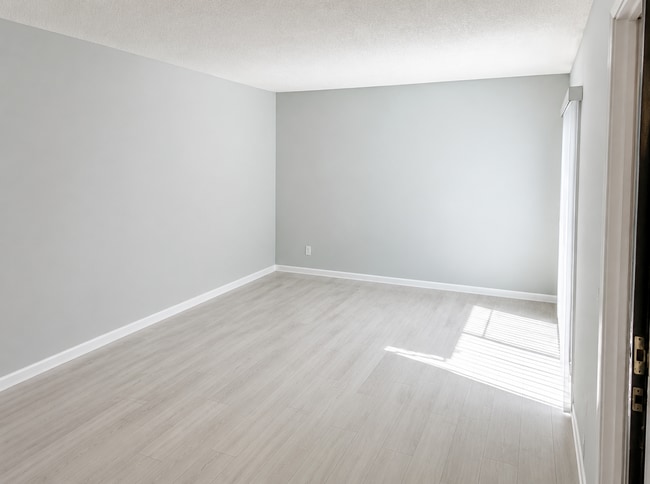 Building Photo - 2228 White Pine Cir