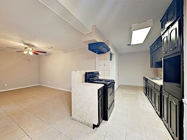 Foto del edificio - $1,000 OFF 1st Month*. No App Fee *Move in...