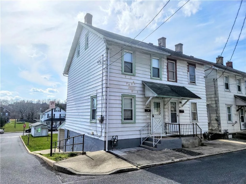 Primary Photo - 1344 Vienna St