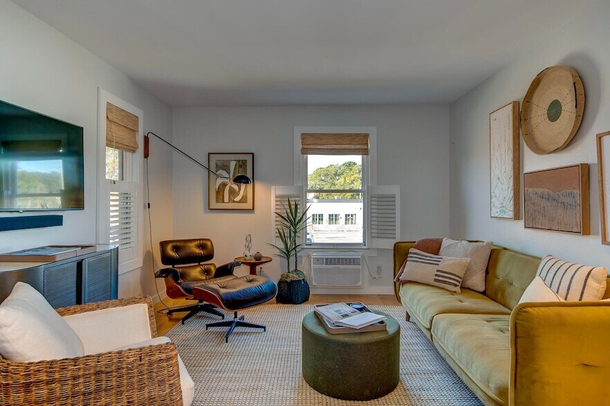 Foto principal - 2057 Middle St