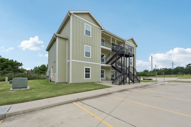Building Photo - 270 Plez Morgan