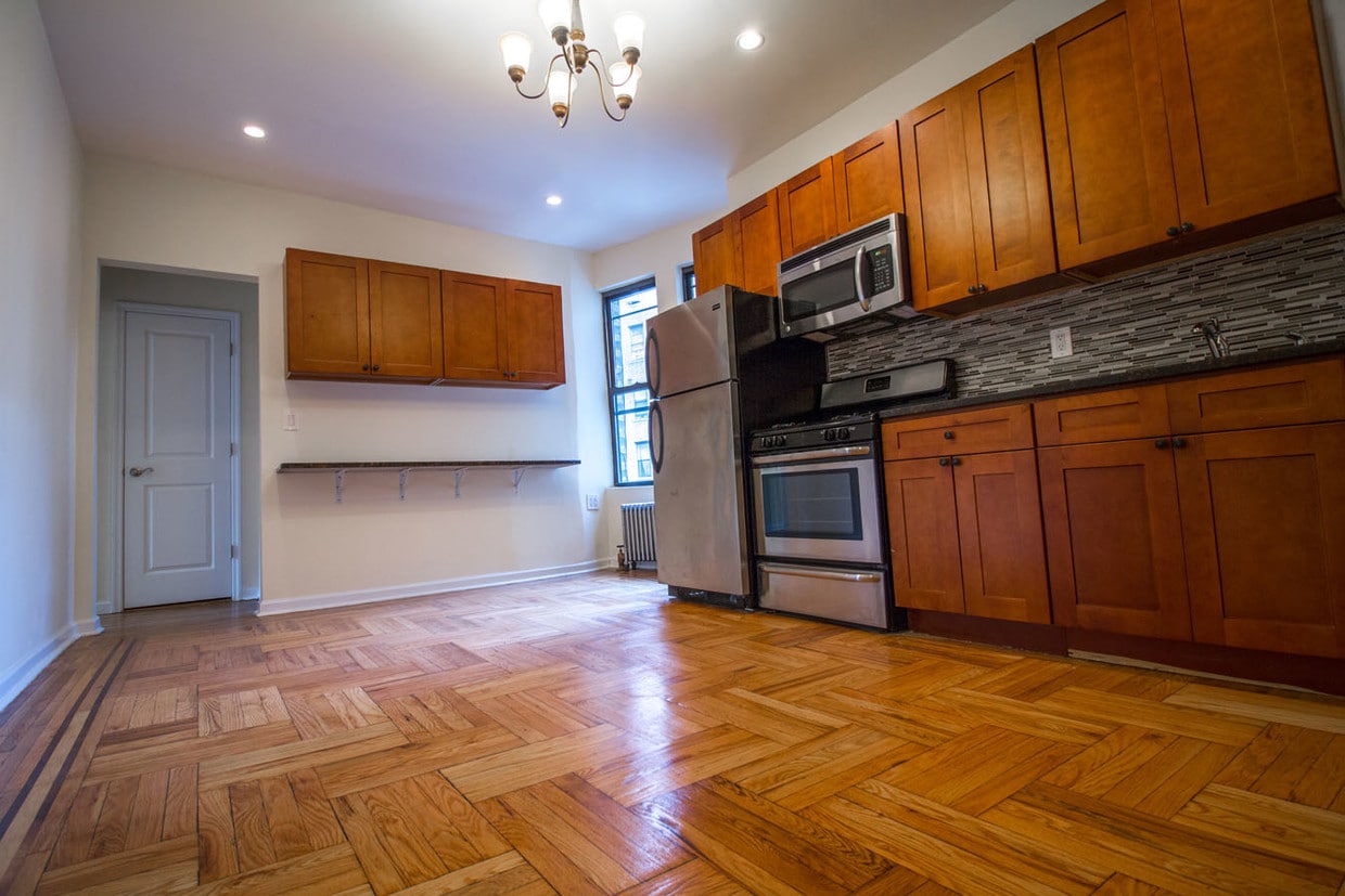 Primary Photo - 1155 E 35th St