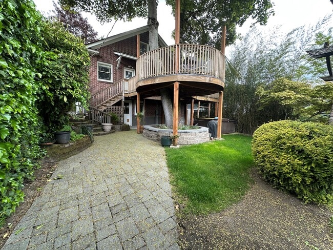 Photo - 1126 18th Ave E House