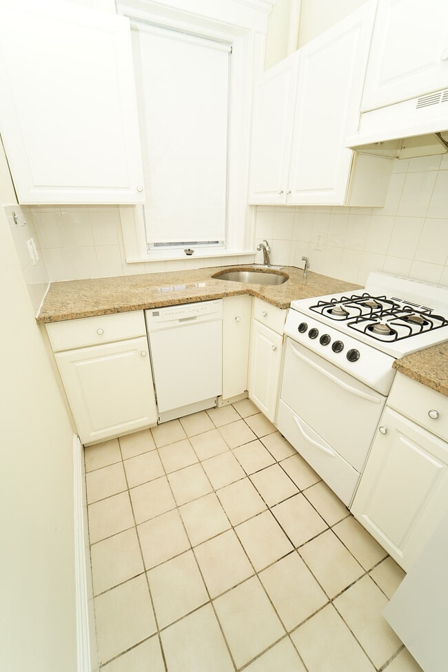Building Photo - 317 Allston St