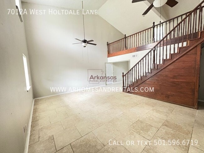 Foto del edificio - 7012A West Holtdale Lane-