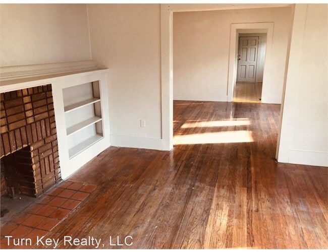 Building Photo - 3 br, 1 bath House - 501 10th Ave