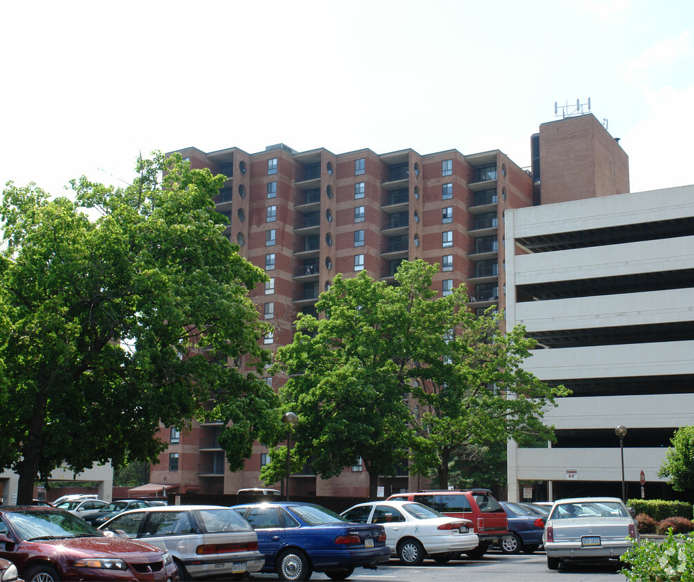 Foto del edificio - University Towers On Main