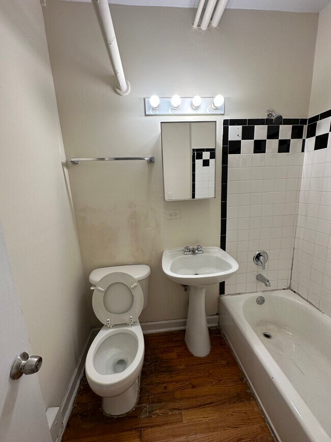 Foto del edificio - 3451 N Sheffield Ave