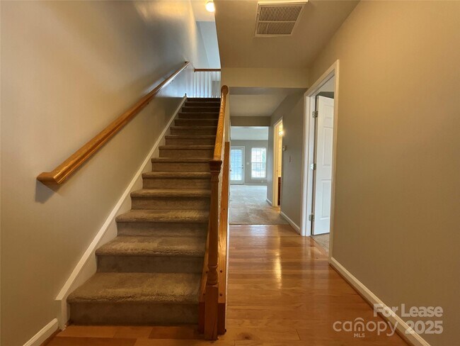 Building Photo - 15626 King Louis Ct