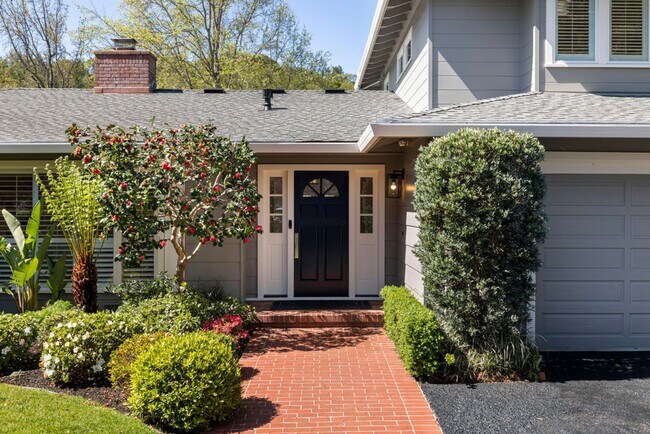 Foto del edificio - Impressive Sleepy Hollow Home on 1 Acre!  ...