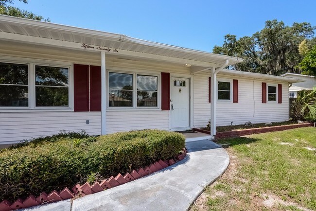 Foto del edificio - 1576 Young Ave