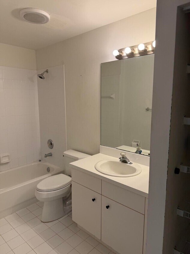 Foto del edificio - 8202 White Rock Cir