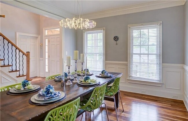 Building Photo - 4 bedroom/ 3.5 bathroom- Stonehouse