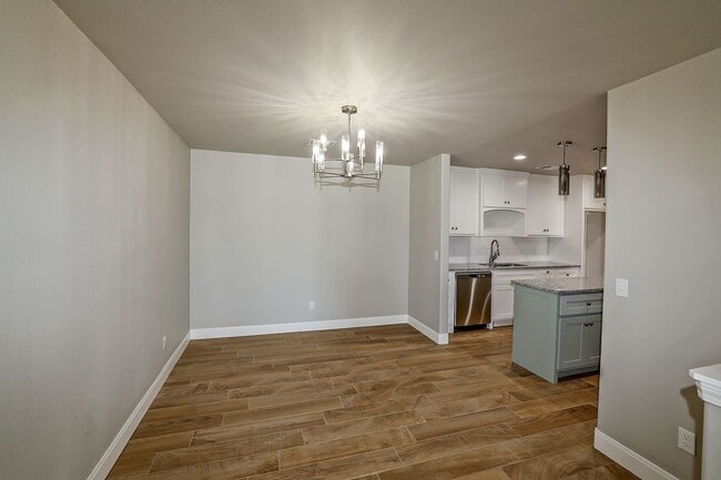 Building Photo - New Construction in City View!