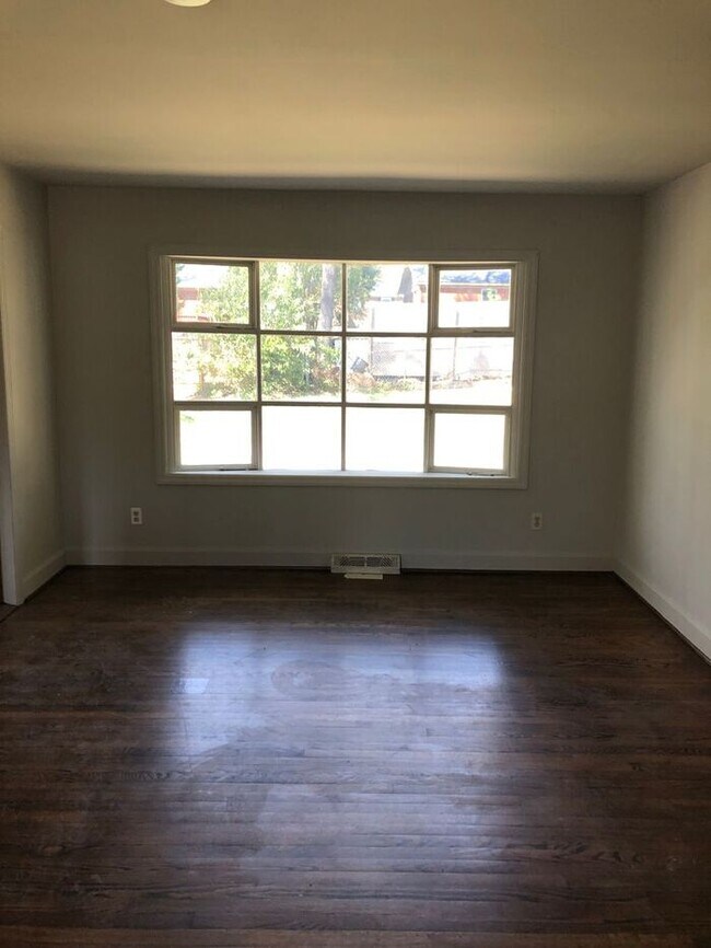 Building Photo - T.R. Lawing Realty Property