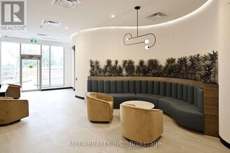 Building Photo - 689 The Queensway