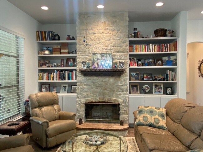 Foto del edificio - 3 BEDROOM, 3 BATHROOM IN SALADO