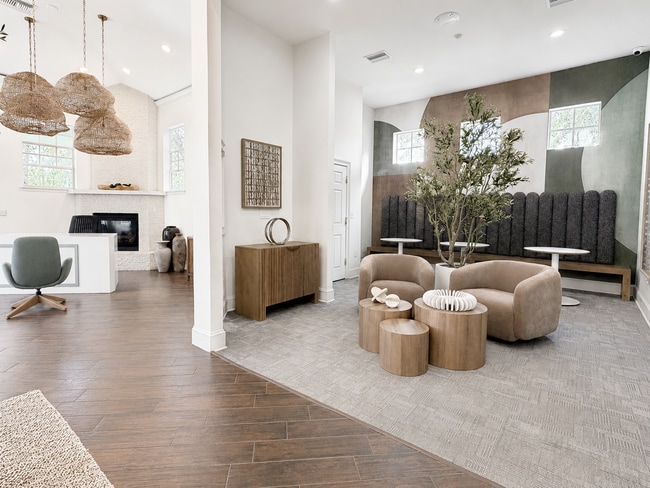 Building Photo - The Vale at Baymeadows