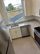 Building Photo - 500 Pico Terrace