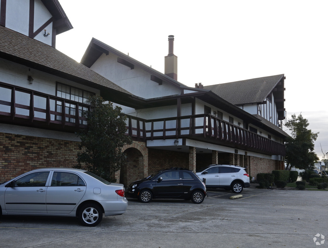 Building Photo - 2305 Cleary Ave