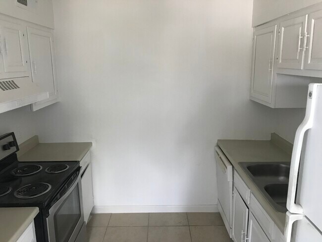 Kitchen - 1725 Stewart Ave
