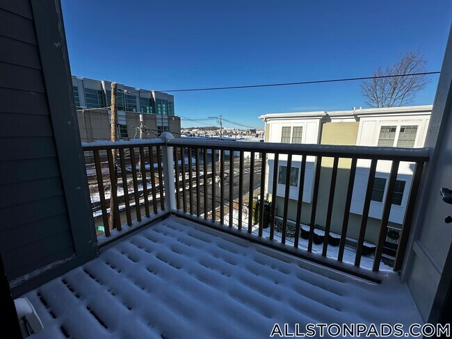 Foto del edificio - 157 Everett St