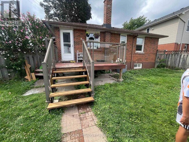 Building Photo - 493 Upper Gage Ave