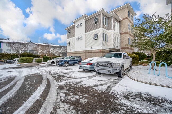 Foto del edificio - 7922 Shore Dr