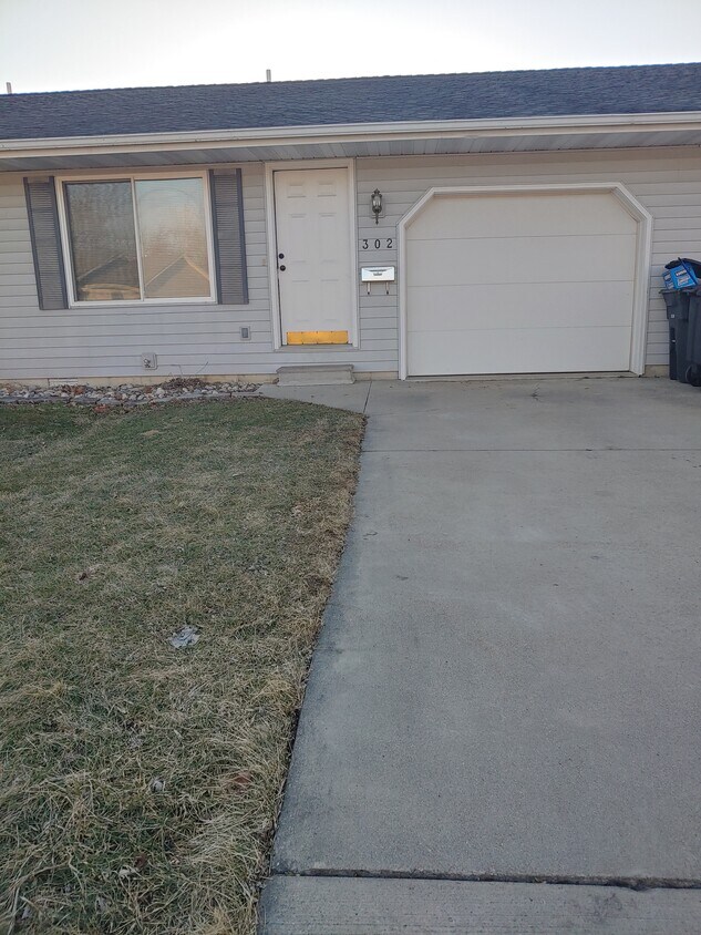 Front, drive big enough for 2 cars - 300 Clear Fork Dr