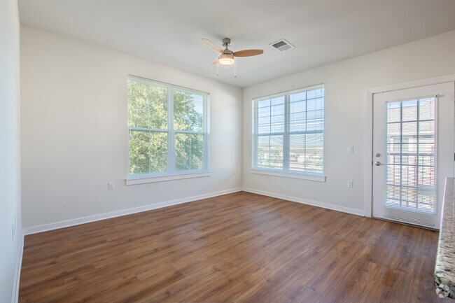 2BR, 2BA - 1086SF - Summer Ridge