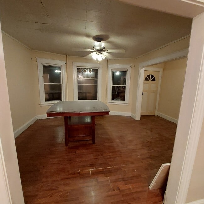 Livingroom - 46 Campfield Ave