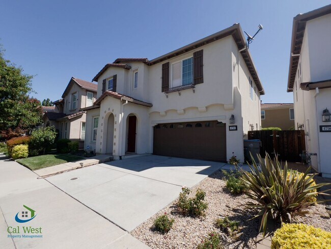 Foto del edificio - $5295 - 2 Story, 4 bed - 2 Bath Home in se...