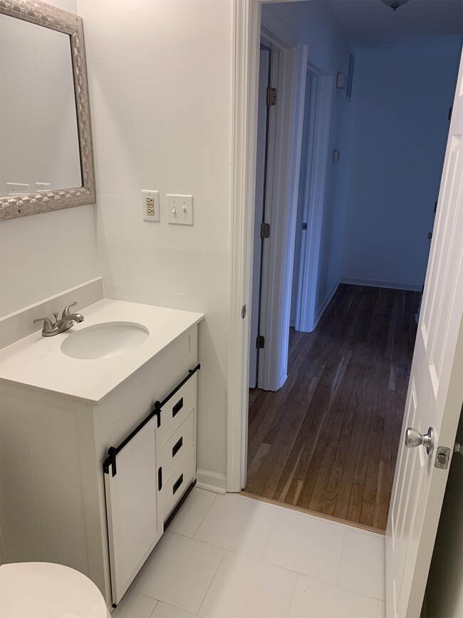 Foto del edificio - 3415 Sutherland Dr