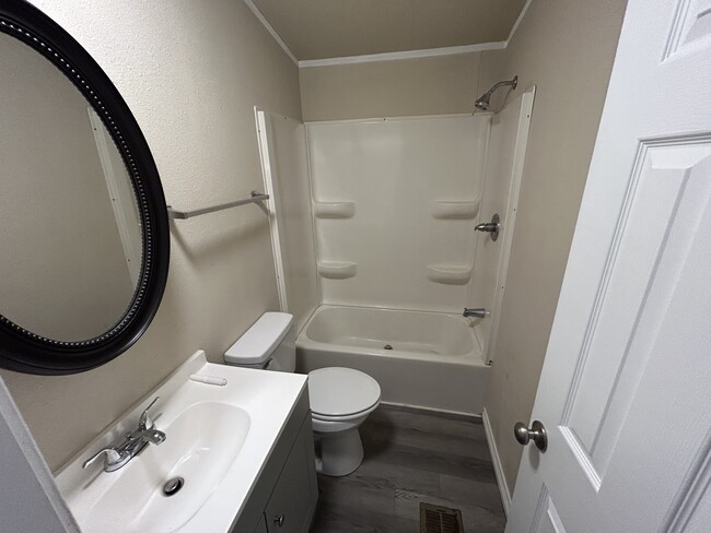 Foto del edificio - 820 Depot St