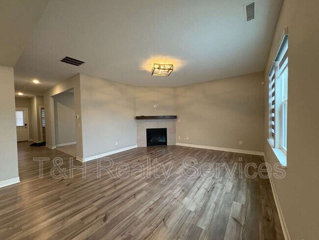 Building Photo - 1945 Clement St