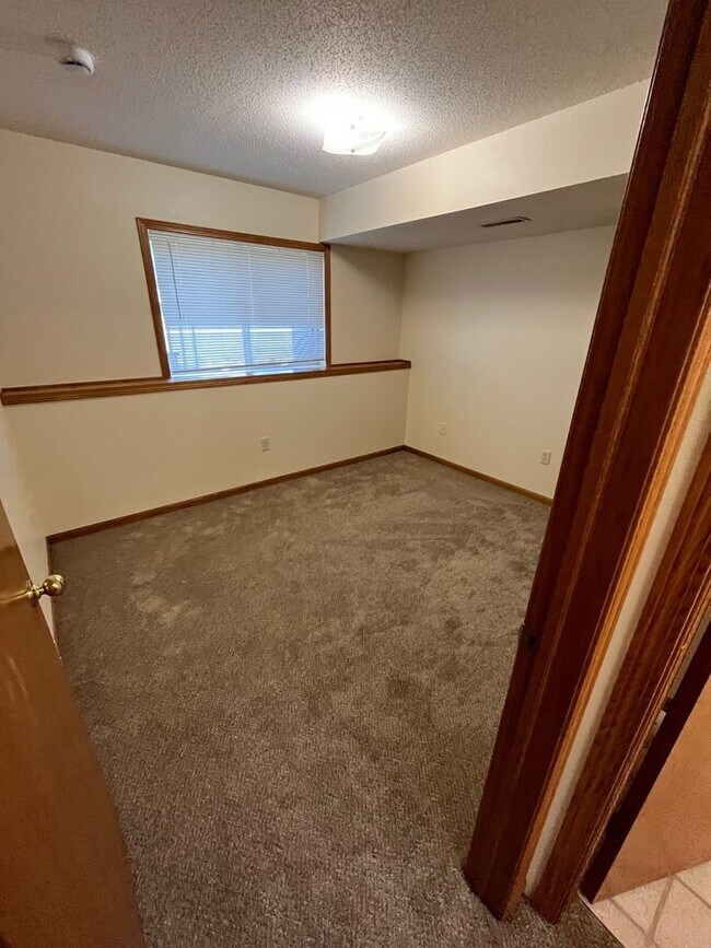 Building Photo - 2622 Harvey Dr