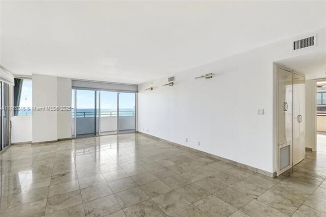 Foto del edificio - 8911 Collins Ave